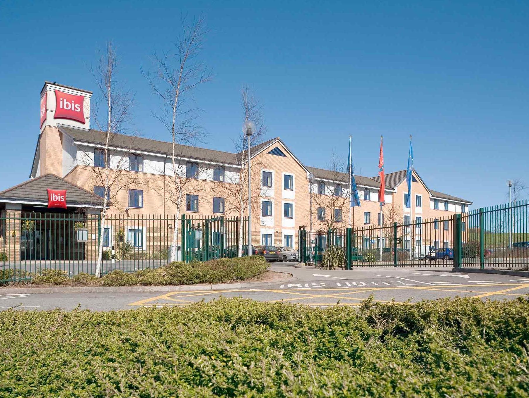 Ibis Cardiff Gate - International Business Park Hotell Exteriör bild