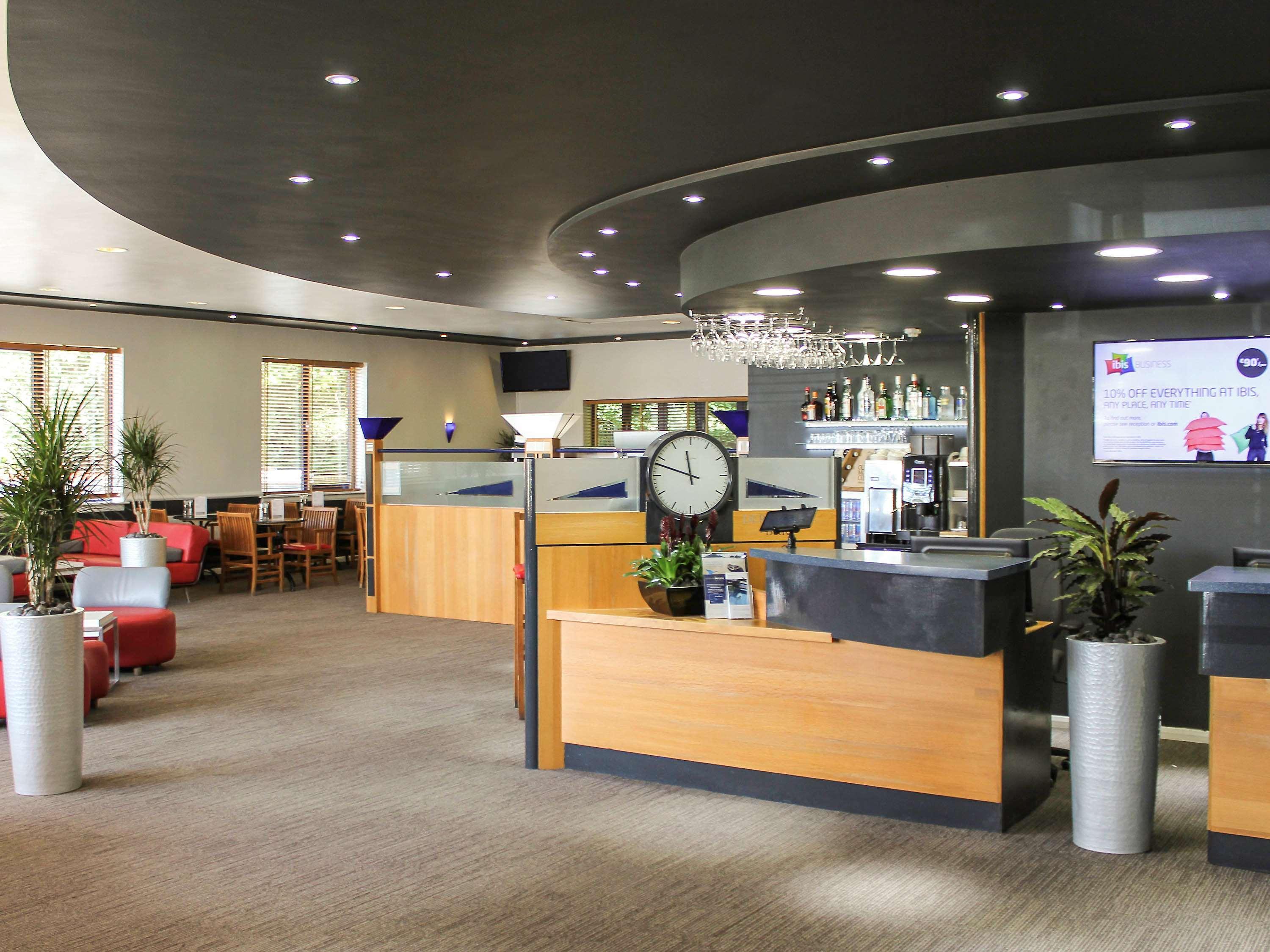 Ibis Cardiff Gate - International Business Park Hotell Exteriör bild