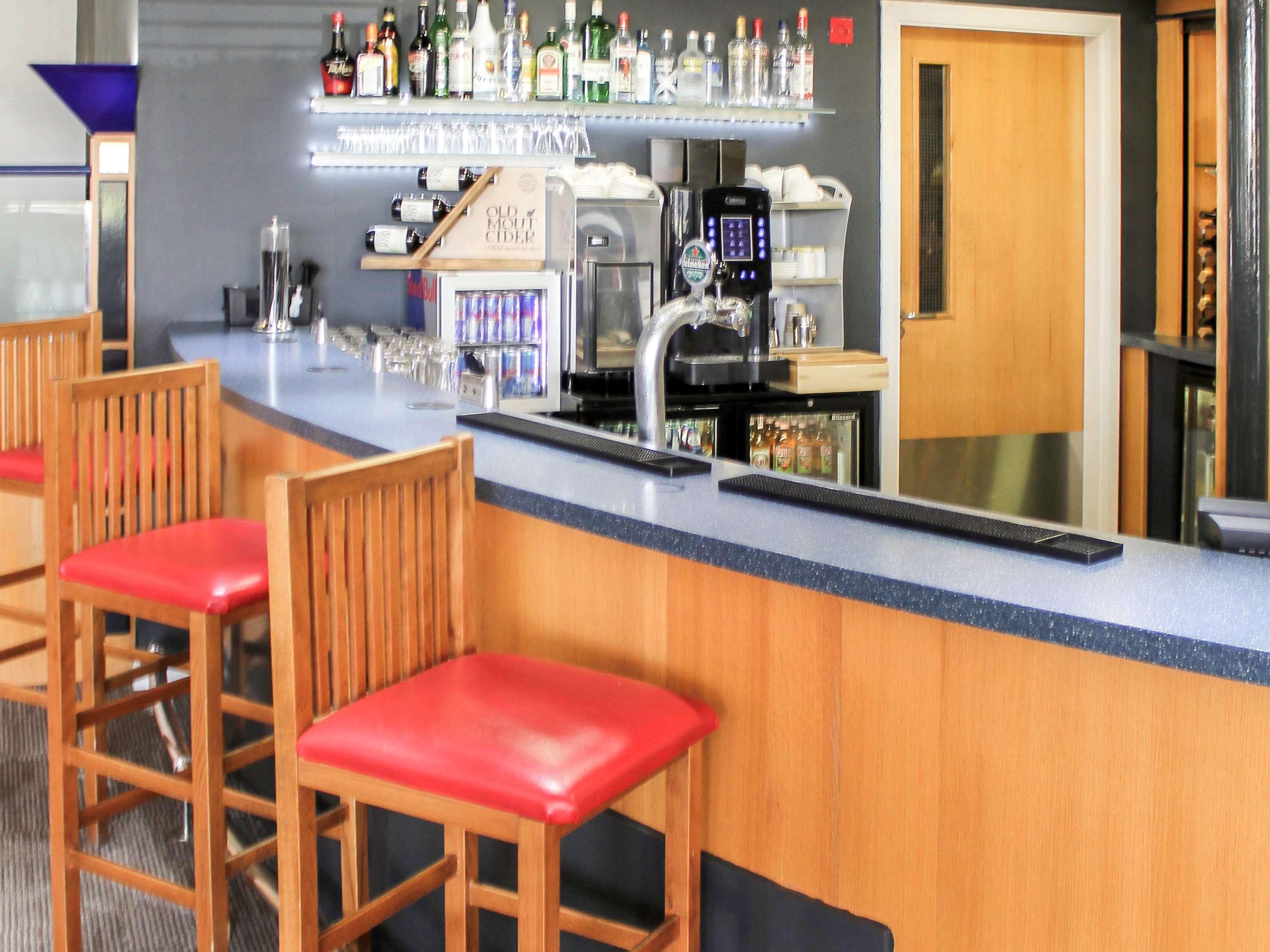 Ibis Cardiff Gate - International Business Park Hotell Exteriör bild