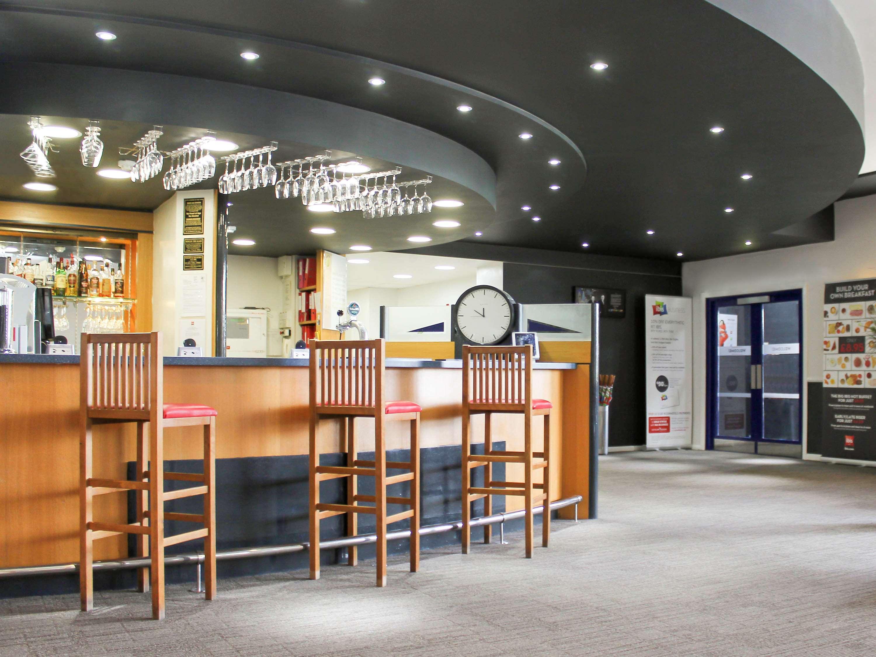 Ibis Cardiff Gate - International Business Park Hotell Exteriör bild