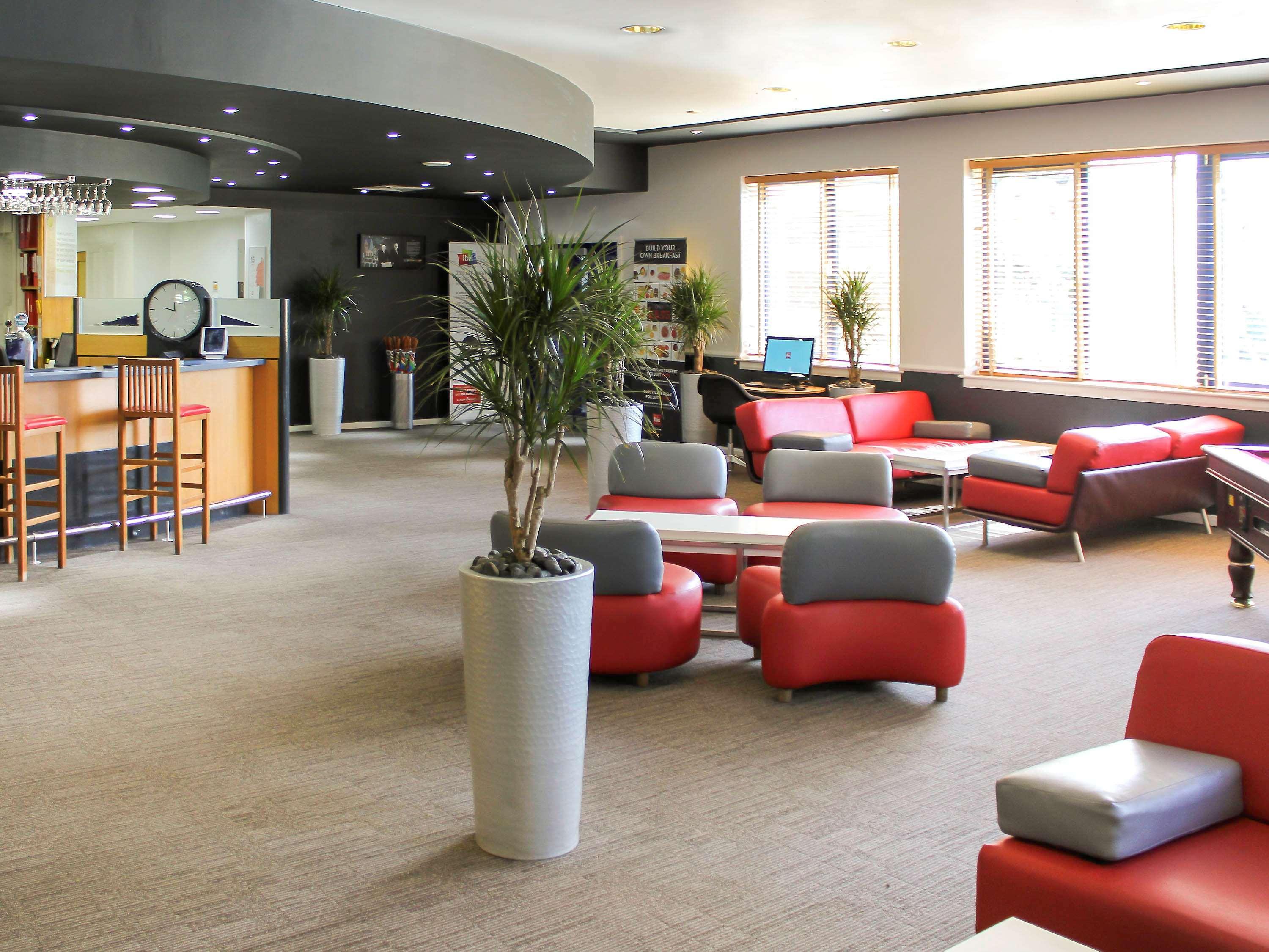 Ibis Cardiff Gate - International Business Park Hotell Exteriör bild