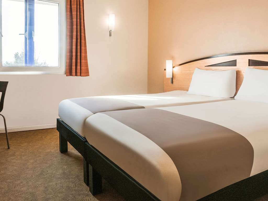 Ibis Cardiff Gate - International Business Park Hotell Rum bild