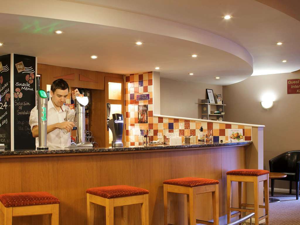 Ibis Cardiff Gate - International Business Park Hotell Restaurang bild