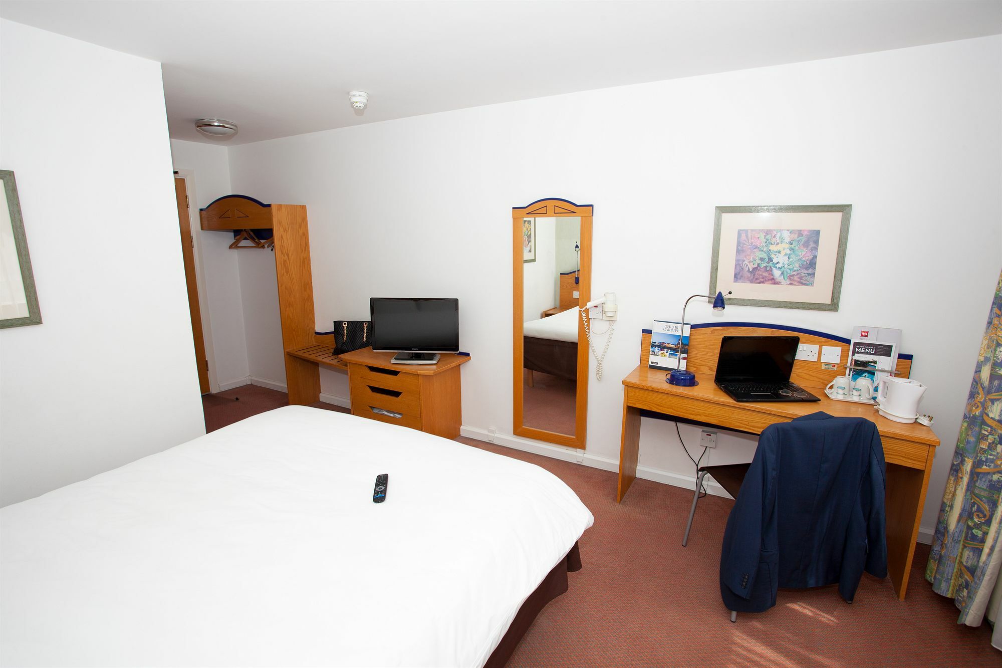 Ibis Cardiff Gate - International Business Park Hotell Exteriör bild