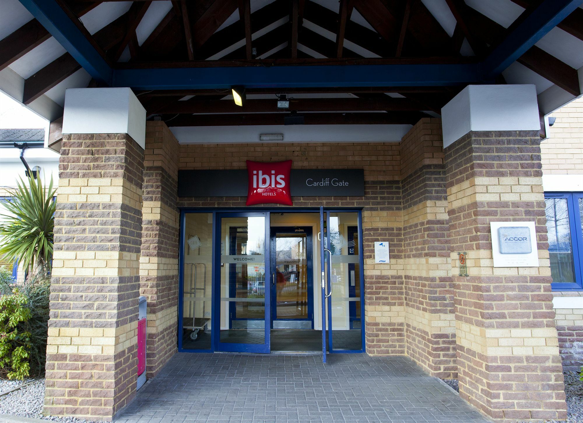 Ibis Cardiff Gate - International Business Park Hotell Exteriör bild