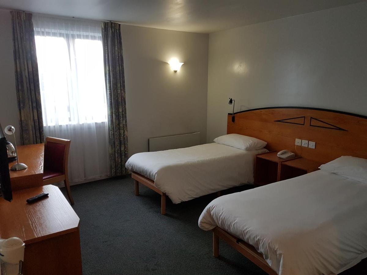 Ibis Cardiff Gate - International Business Park Hotell Exteriör bild