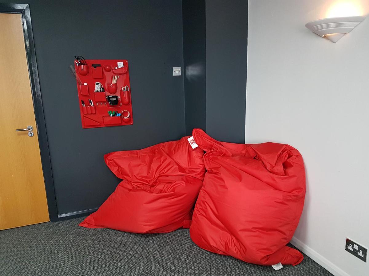 Ibis Cardiff Gate - International Business Park Hotell Exteriör bild